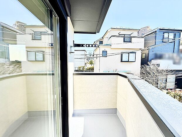 【バルコニー】■お洗濯物がよく乾く陽当たり良好のバルコニー