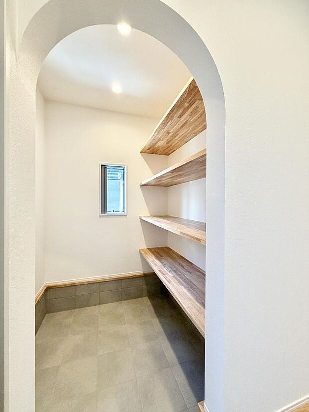 【その他内観】■シューズインクローゼット付なので、外で使う物をまとめて収納、すっきり玄関に