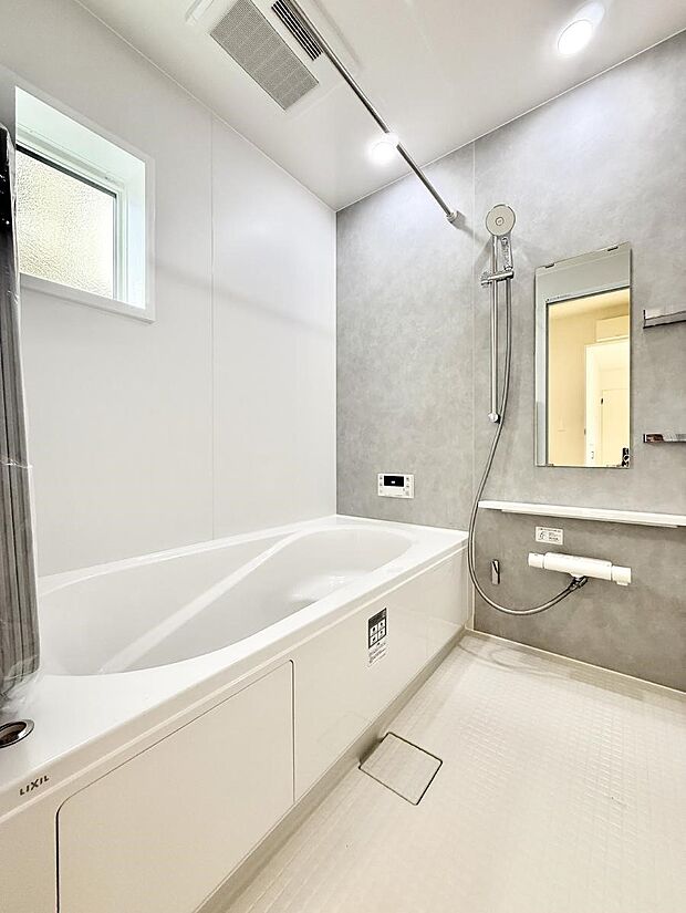 【浴室】■一日の疲れを癒す、心落ち着く空間です