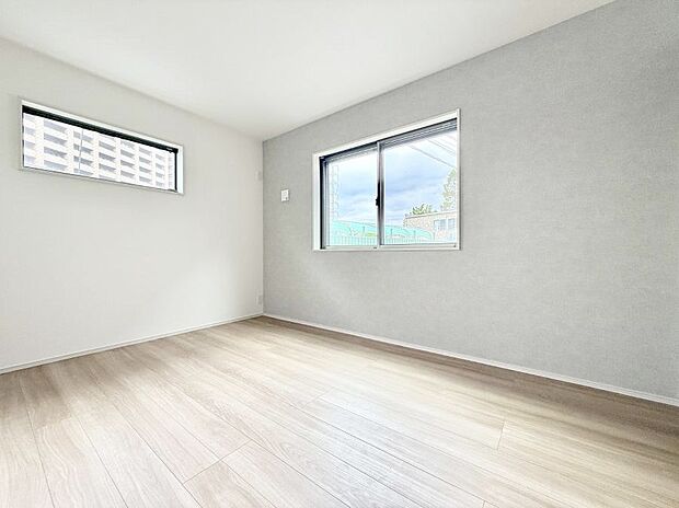 【リビング以外の居室】■落ち着いた色合いのお部屋で穏やかな時間を楽しめます