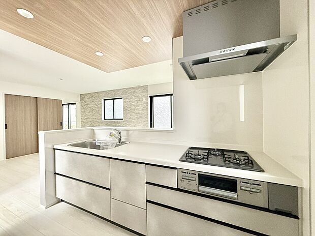 【キッチン】■家族の絆を深める、温もりのあるキッチン