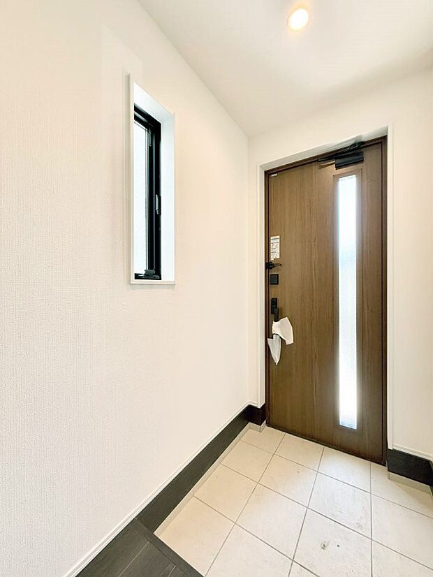 【玄関】窮屈さを感じさせない広々玄関!