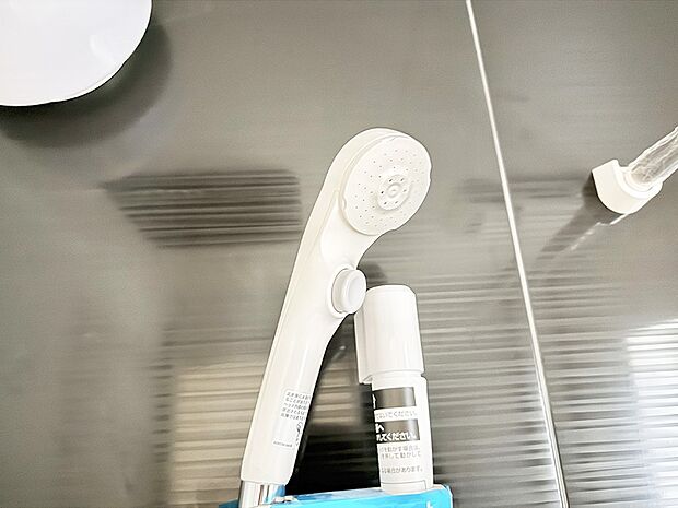 【止水シャワーヘッド】■手元で簡単に止水できるため、水の無駄遣いを減らすことができます。