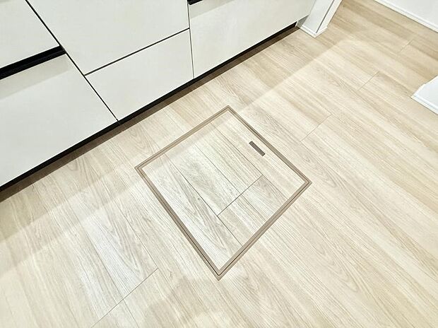 【床下収納】■隠れた収納スペースで家全体がスッキリ