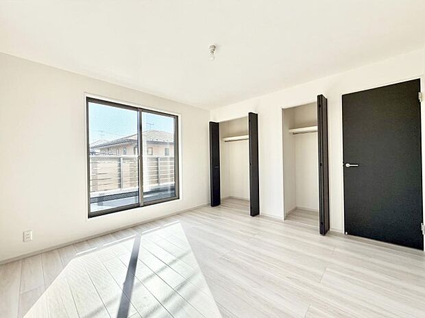 【リビング以外の居室】■清潔感あふれるお部屋で毎日を快適に過ごせます