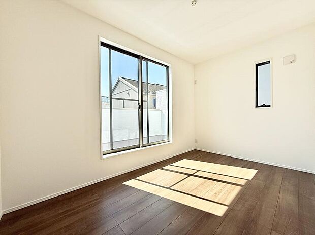 【リビング以外の居室】■清潔感あふれるお部屋で毎日を快適に過ごせます