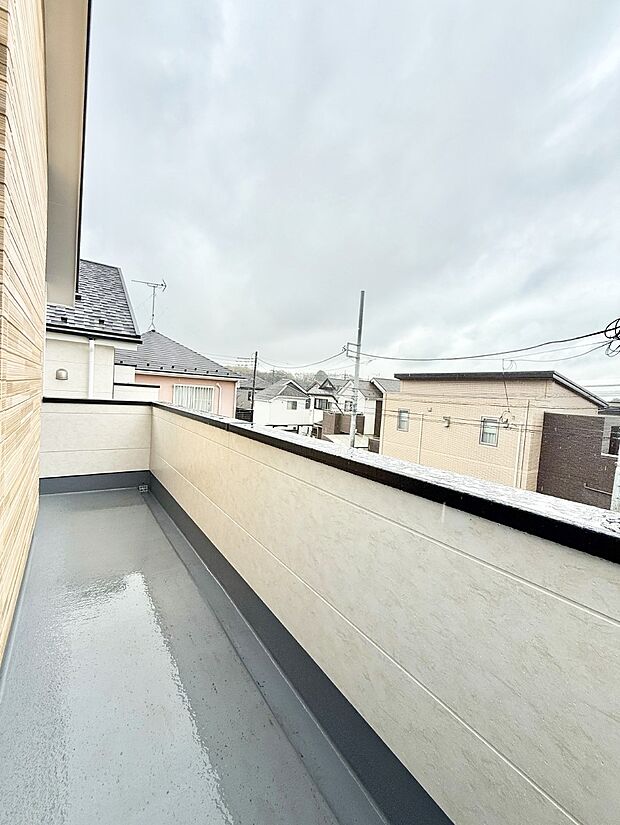 【バルコニー】お洗濯物がよく乾く陽当たり良好のバルコニーです!