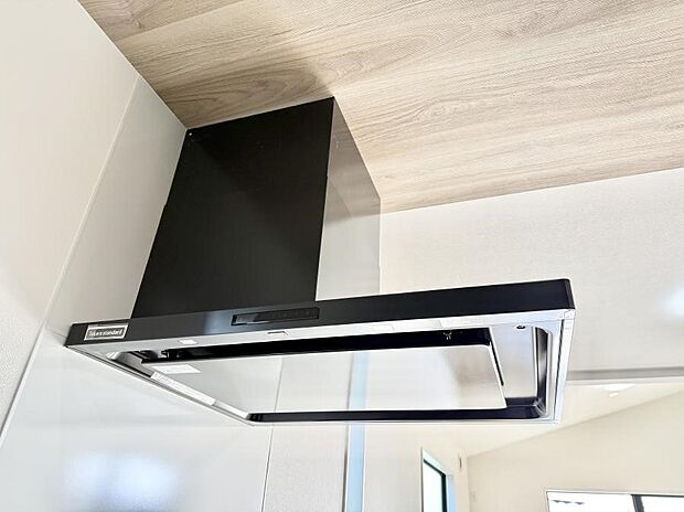 【レンジフード】■フードに覆われている為、匂いが換気扇に誘導され、効率的に排煙ができます