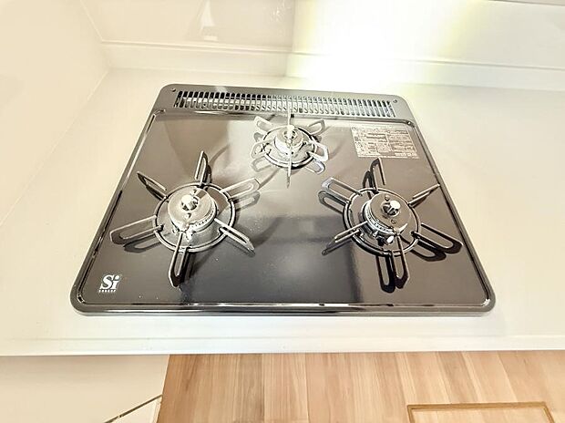 【3口ガスコンロ】■一度に多くの料理ができ便利で効率的