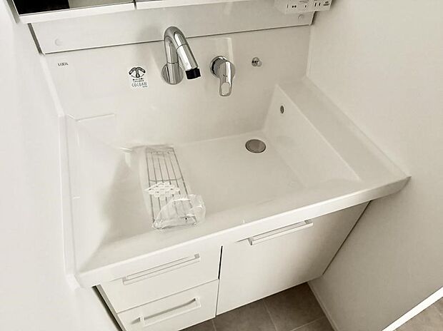 【ハンドシャワー付洗面台】■手洗いや顔を洗う時も快適に使える便利なシャワー