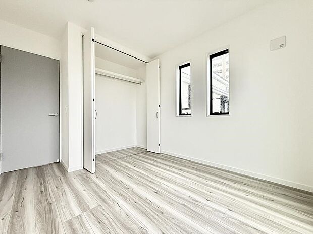 【寝室】■広いクローゼット、収納は多い方が嬉しいですね！