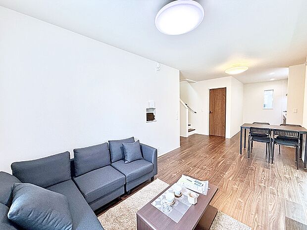 【ダイニング】くつろぎと笑顔が集まる、心温まるリビング