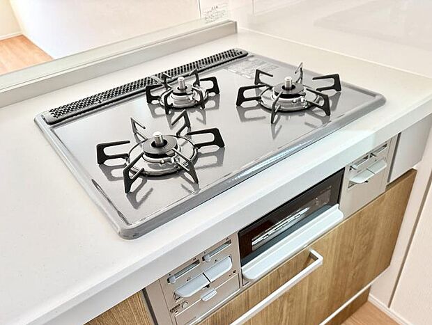 【3口ガスコンロ】■一度に多くの料理ができ便利で効率的