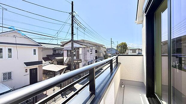 【バルコニー】お洗濯物がよく乾く陽当たり良好のバルコニーです！