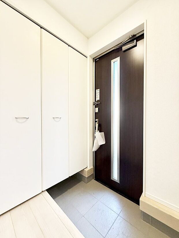 【玄関】■ シンプルで美しく、快適な暮らしの入り口