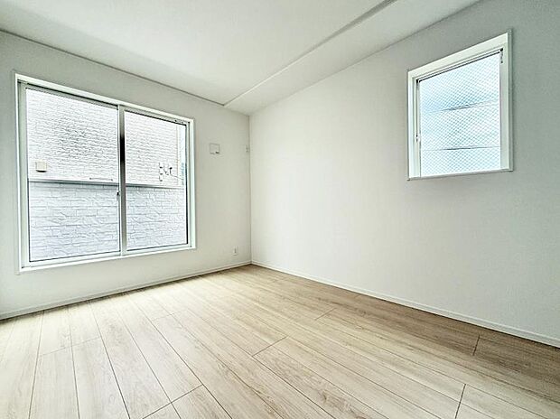【子供部屋】■大きな窓は開放感があり、明るさ通風バッチリです  