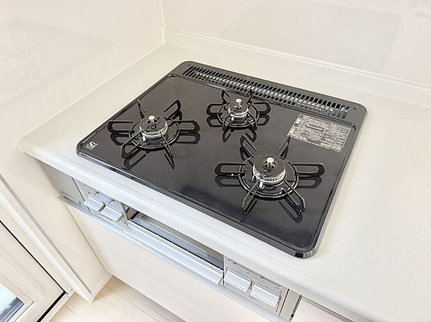 【3口ガスコンロ】■複数の鍋が同時に使えますね