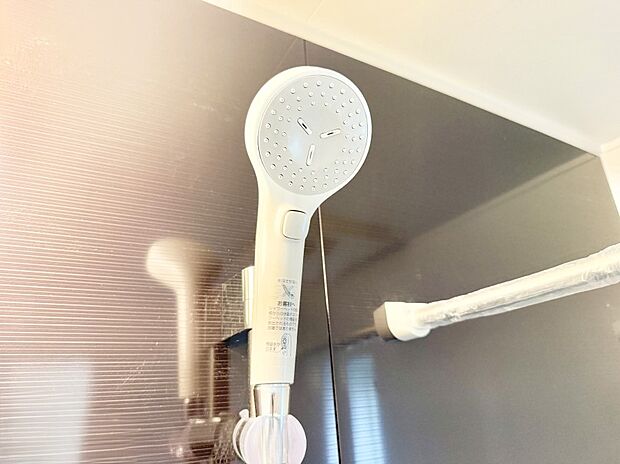 【止水シャワーヘッド】■わざわざシャワー水栓のレバーまで手を伸ばす必要がなく、簡単に止水できる