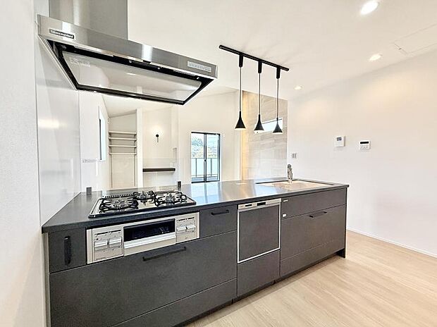 【キッチン】会話が深まる対面キッチン！家族との会話がはずみます  