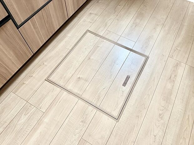 【床下収納】■隠れた収納スペースで家全体がスッキリ