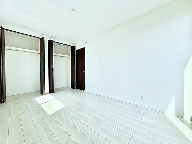 【子供部屋】■大きな収納で荷物がスッキリ片付きます