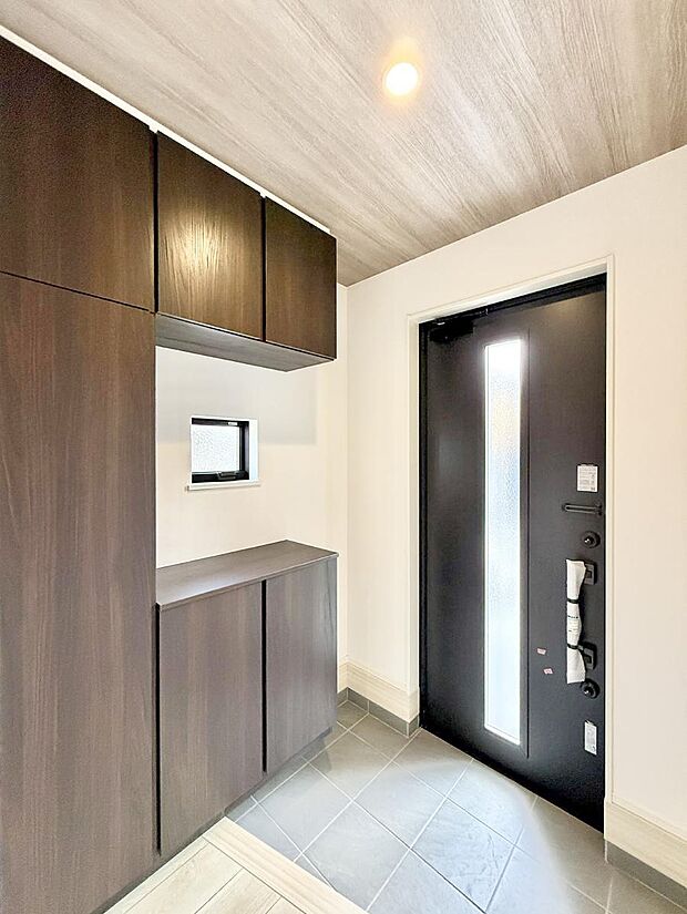 【玄関】■収納力の高いシューズボックス付! 玄関がキレイに片付きます!