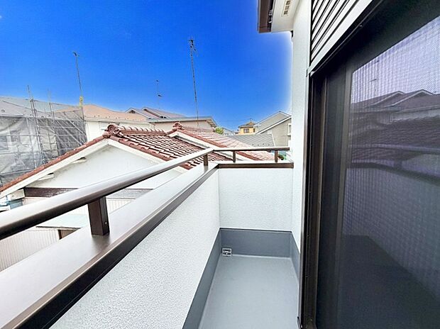 【バルコニー】お洗濯物がよく乾く陽当たり良好のバルコニーです！