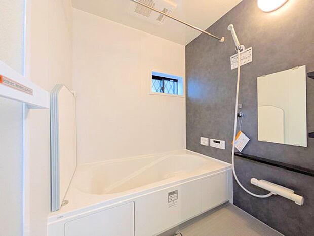 【浴室】■一日の疲れを癒す、心落ち着く空間です