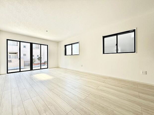 【リビング】■光と風を感じる、リラックスできる空間