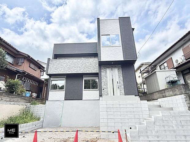 【現地外観写真】1号棟 ■家族が笑顔で集まる温かな住まい