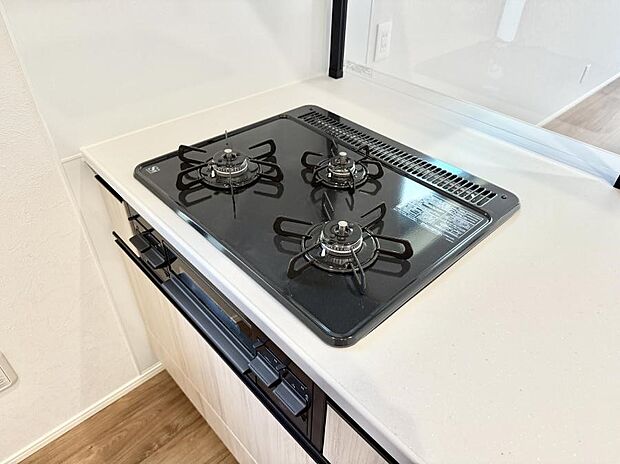 【3口ガスコンロ】■一度に多くの料理ができ便利で効率的