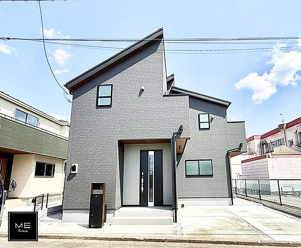 【現地外観写真】■暮らしを彩る充実した設備仕様が備わった住まい