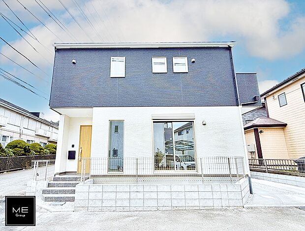 【現地外観写真】1号棟 ■家族が笑顔で集まる温かな住まい