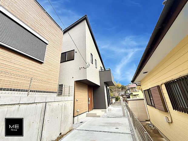 【現地外観写真】5号棟 ■暮らしを彩る充実した設備仕様が備わった住まい