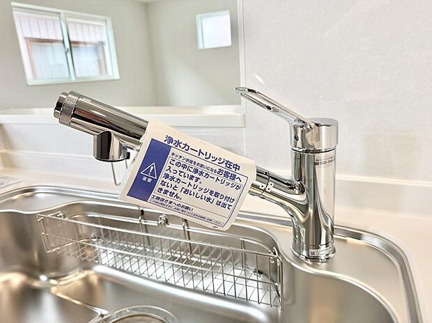【浄水器】■清潔でおいしい水を手軽に供給してくれます