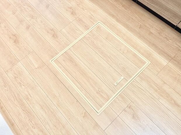 【床下収納】■日用品やストックに便利な床下収納