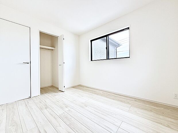 【リビング以外の居室】1号棟 ■落ち着いた雰囲気のお部屋で心が安らぐ空間