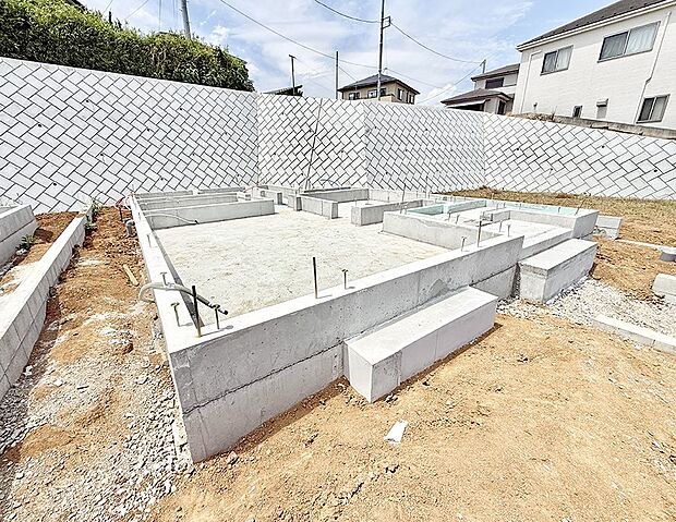 【現地外観写真】2号棟 ■暮らしを彩る充実した設備仕様が備わった住まい