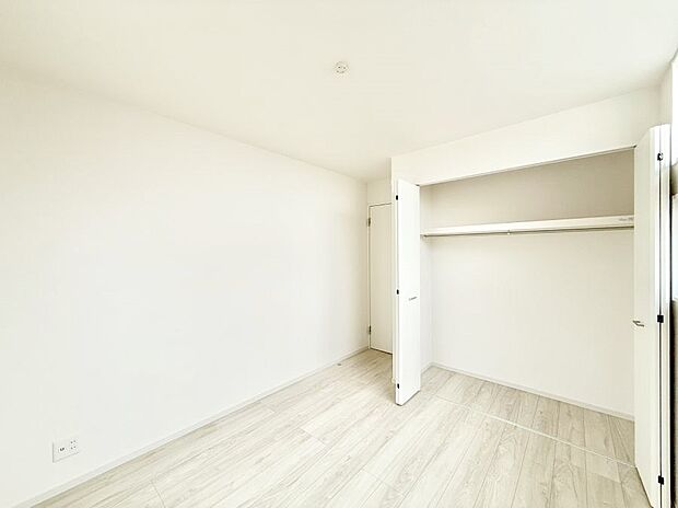 【リビング以外の居室】1号棟  ■落ち着いた色合いのお部屋で穏やかな時間を楽しめます