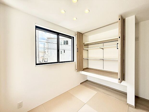 【リビング以外の居室】C号棟  ■落ち着いた色合いのお部屋で穏やかな時間を楽しめます