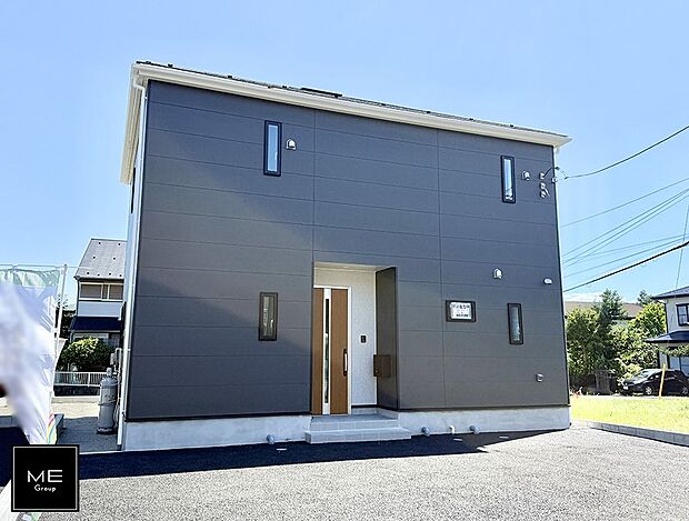 【現地外観写真】4号棟 ■暮らしを彩る充実した設備仕様が備わった住まい