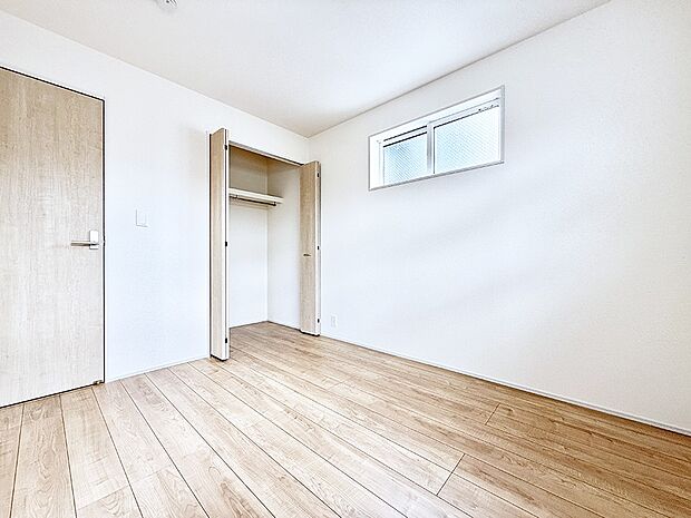 【リビング以外の居室】4号棟 ■シンプルで使いやすい空間がスッキリ感じられます