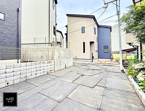 【現地外観写真】1号棟  ■暮らしを彩る充実した設備仕様が備わった住まい