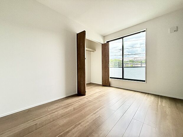 【リビング以外の居室】1号棟  ■清潔感あふれるお部屋で毎日を快適に過ごせます