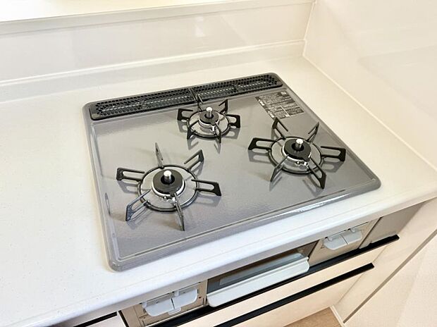 【3口ガスコンロ】■複数の鍋が同時に使えますね