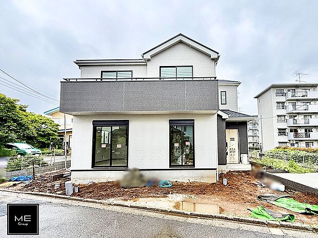 【現地外観写真】B号棟 ■暮らしを彩る充実した設備仕様が備わった住まい