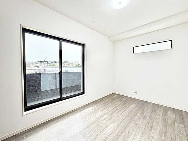 【リビング以外の居室】1号棟  ■落ち着いた色合いのお部屋で穏やかな時間を楽しめます