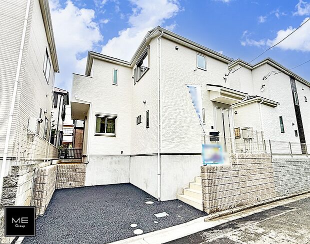 【現地外観写真】1号棟 暮らしを彩る充実した設備仕様が備わった新築戸建