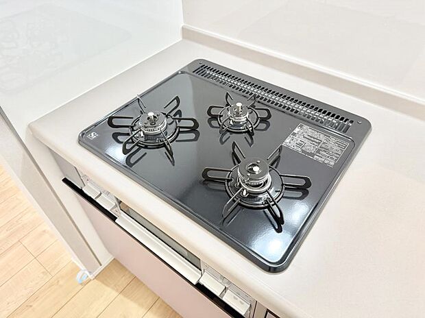 【3口ガスコンロ】■複数の鍋が同時に使えますね