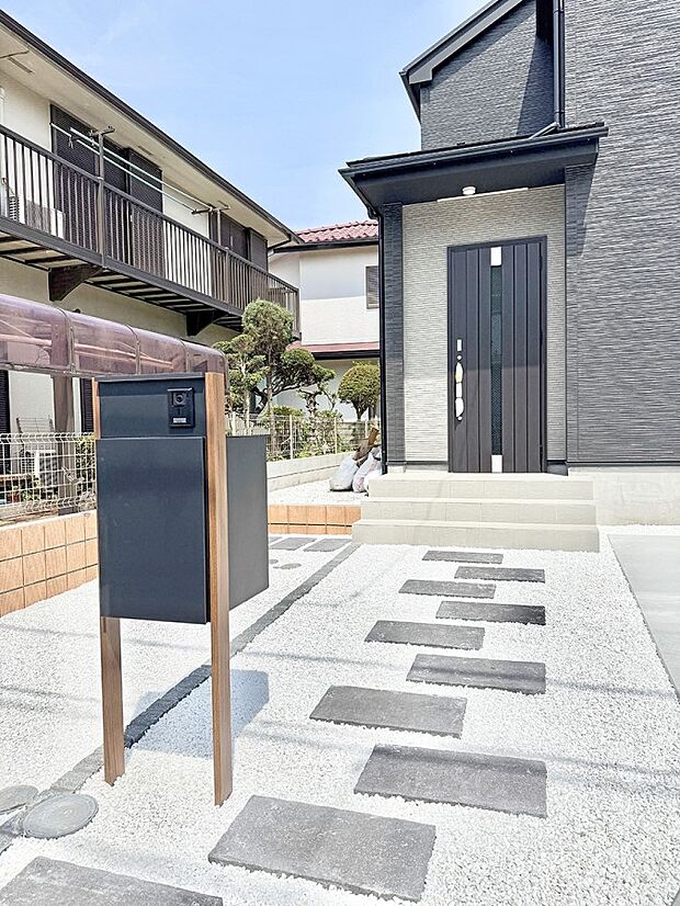 【玄関】1号棟 ■ シンプルで美しく、住まいの第一印象を彩る玄関です
